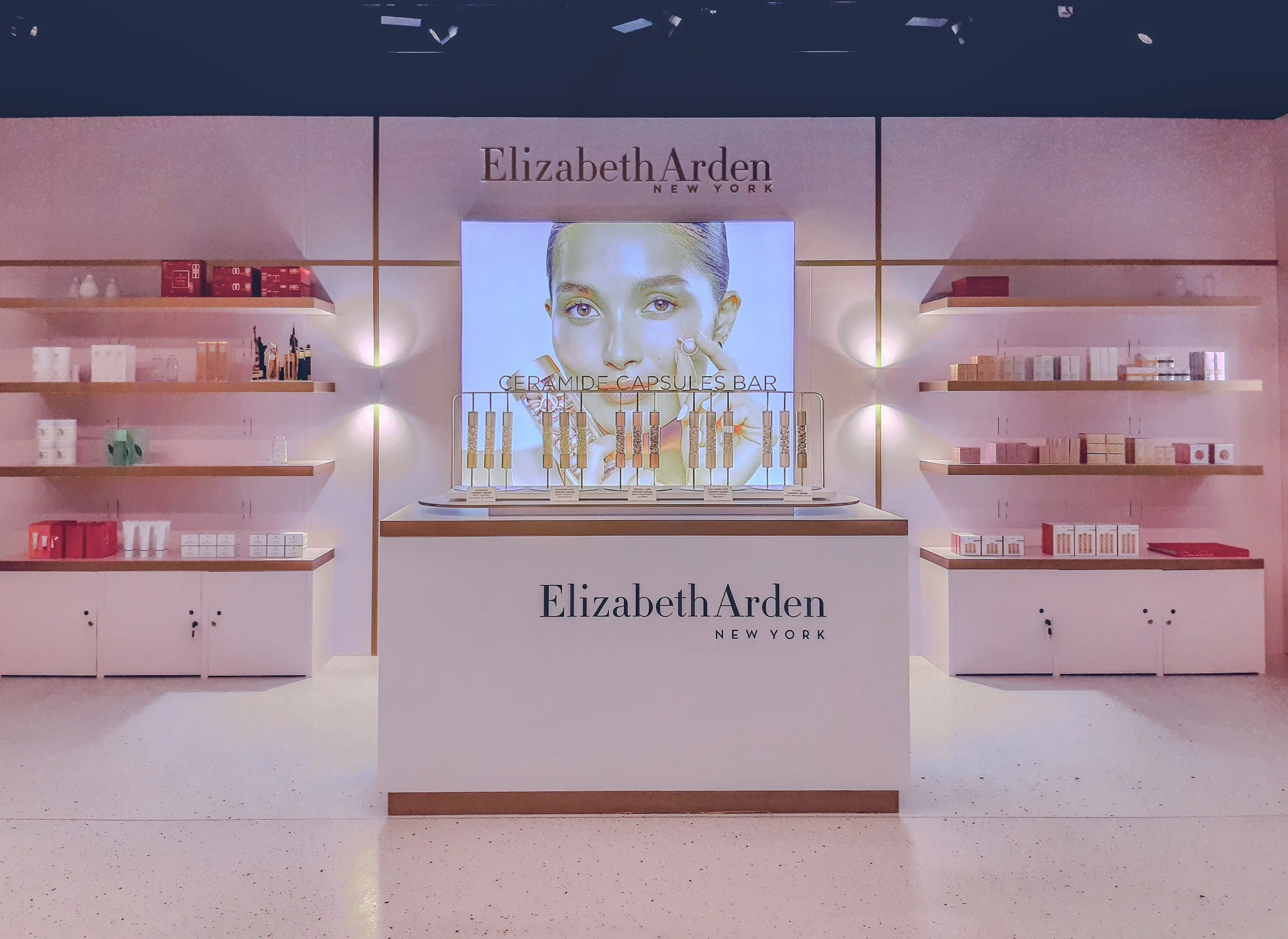 Pop-up Elizabeth Arden aux Galeries Lafayette — cadre lumineux ARKA vue d’ensemble