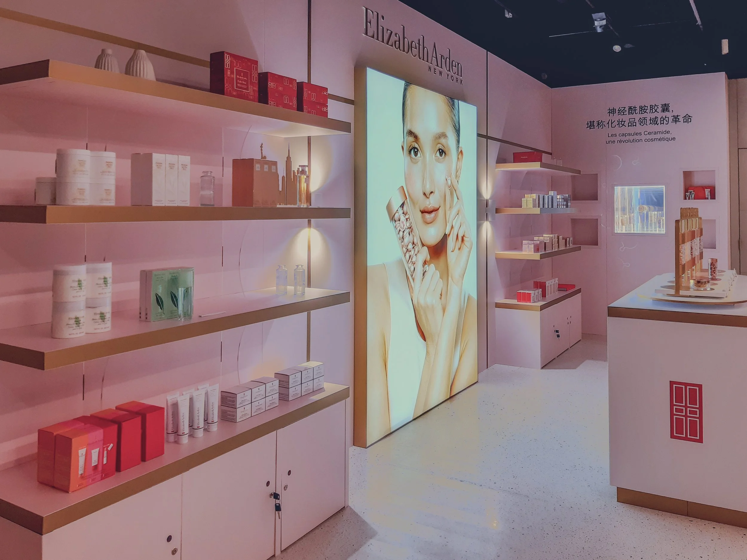 Détail du cadre lumineux ARKA — réalisation Elizabeth Arden Paris Haussmann